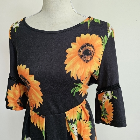 Pinup Fashion Black Sunflower Dress - Picture 3 of 10